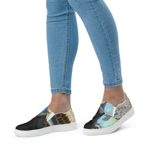 Load image into Gallery viewer, TARPON JUMP! Women’s slip-on canvas shoes