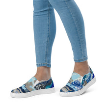 Load image into Gallery viewer, SAIL ON! Women’s slip-on canvas shoes
